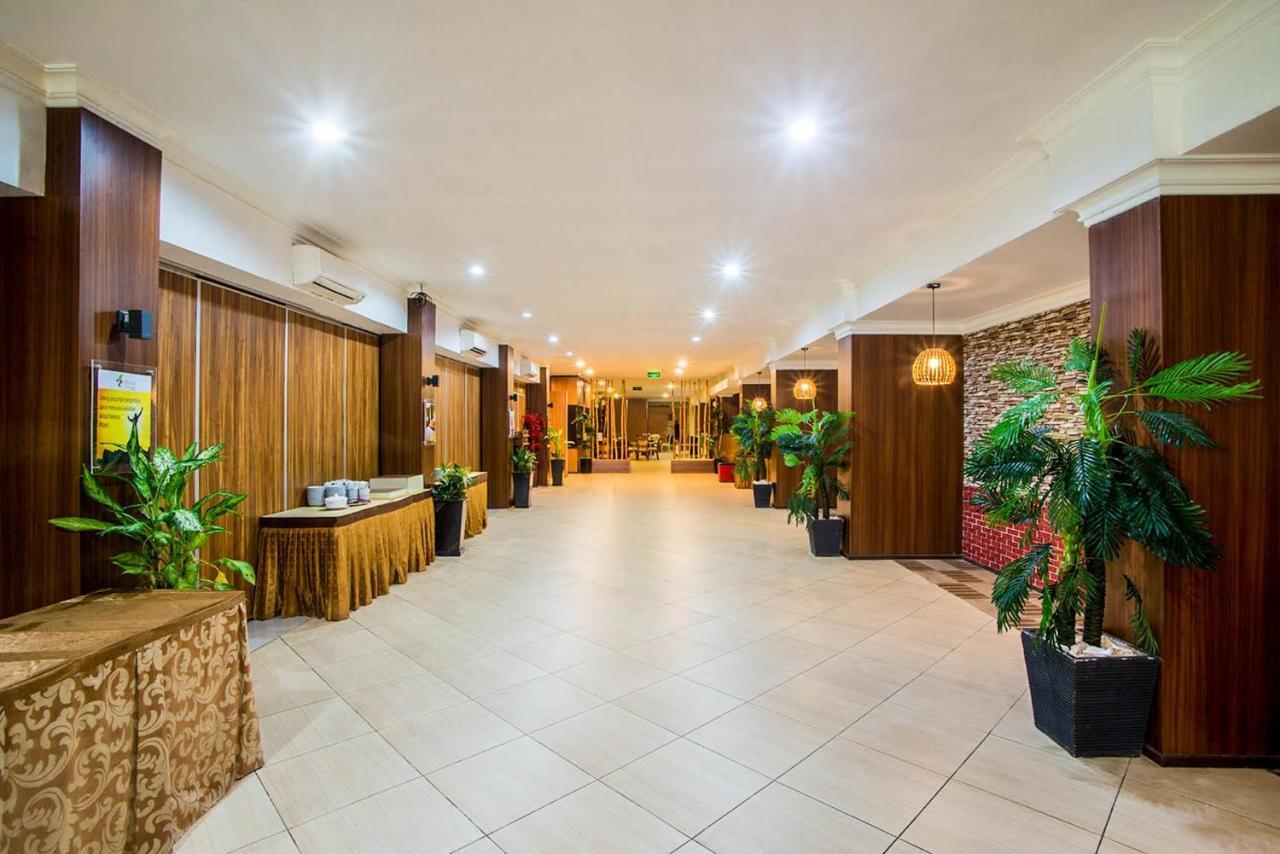 Royal Park Hotel Самаринда Екстериор снимка